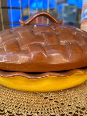 Vintage Bell Ceramics 1976 Woven Lattice Pie Keeper Dish with Lid